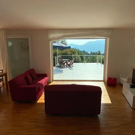 Violetta Villa Luino